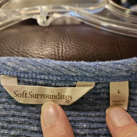 Soft Surroundings Women's Long Sleeve Crossover Hem Detail Pullover Size L - Picture 3 of 4